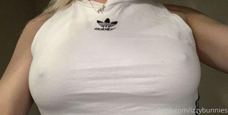 no bra today🤓🤓🤓