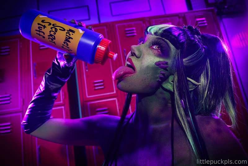 what's in my bottle? cum guess in the dms 👅💦