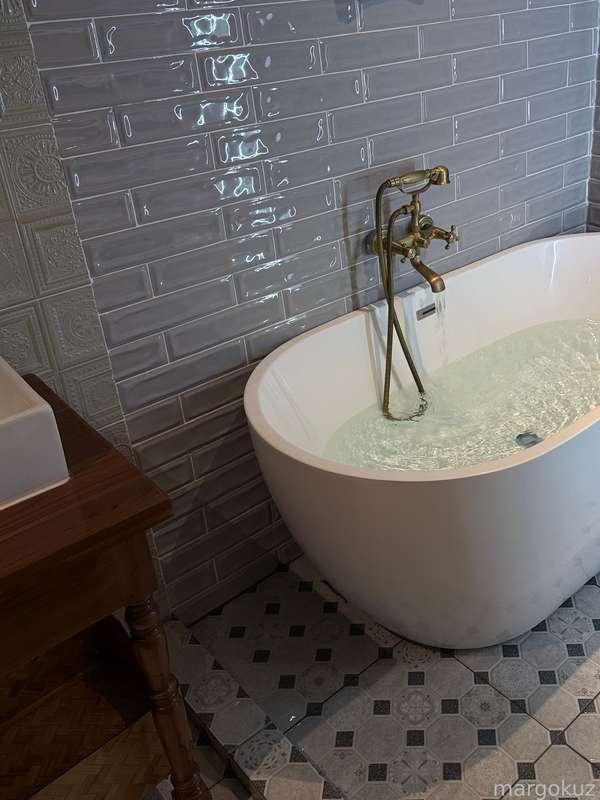 last night, I had a little moment of pure joy — I finally took a bath!! it might sound funny, but I haven’t soaked in a bathtub for almost two years because in Thailand, they’re so rare. my apartment doesn’t have one, so when I found a hotel in Bangkok with a bath, I knew I had to make this dream come true.
unfortunately, I don’t have any bath pics, but I do have a photo of this bath without me in it, lol

oh, and I also filmed a shower video — loved the lighting, loved how my wet body looked… sharing it with you🤍

#fyp #freevideo #tiktok #tease #skinny #bath #shower #wet
