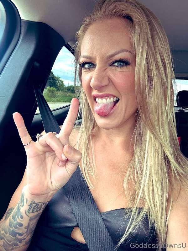 Metallica tonight!! 🤘🎸 Send for my drinks & dinner for the n..