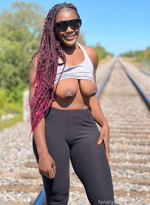 Would you suck on my tits right on track? 😈

#boobs #flashingboobs #tits #boobs #ebonyboobs #redhair #braids