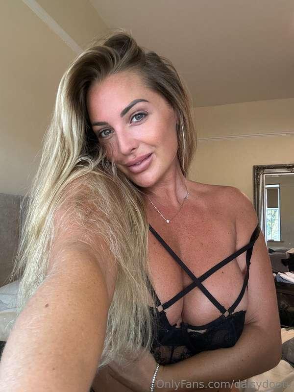 I’m home 😍 And I’m shooting everyday on @daisydooxx Come say..