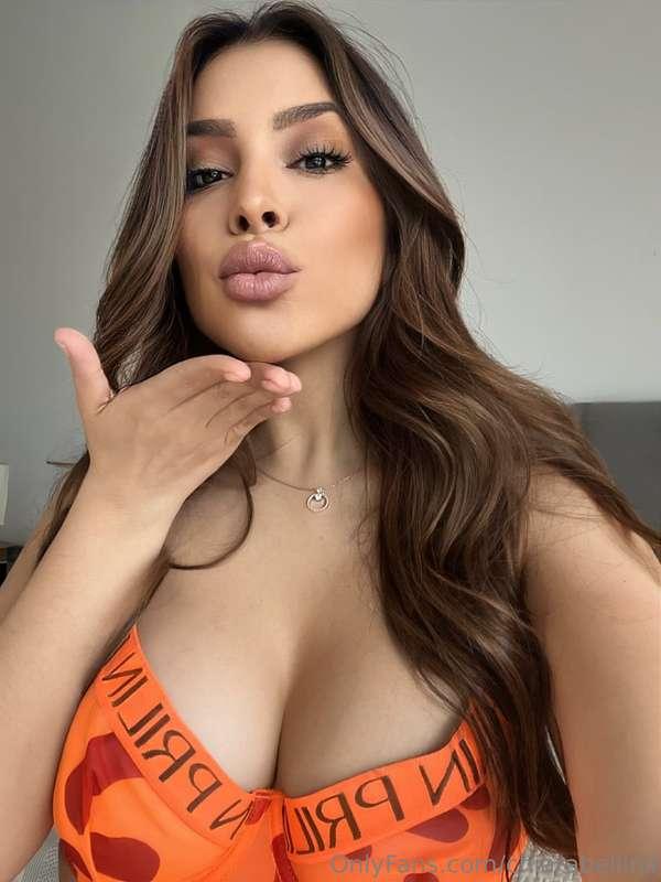 A little tease never hurt nobody 😘👠