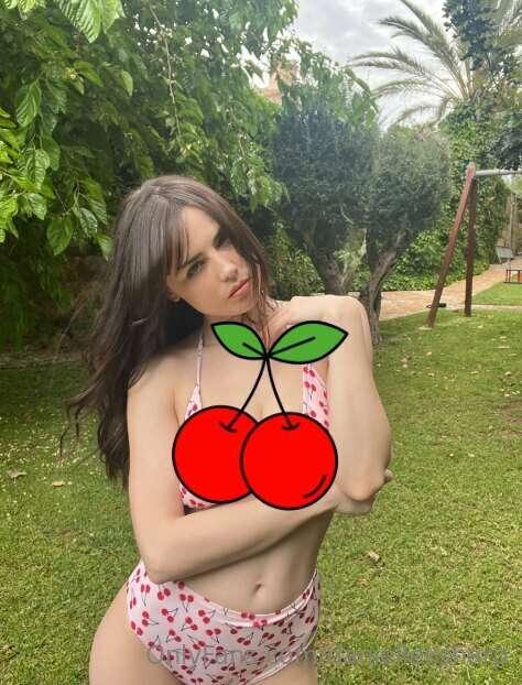 If you are a cherries lover you know where to go tonight 🍒 :..