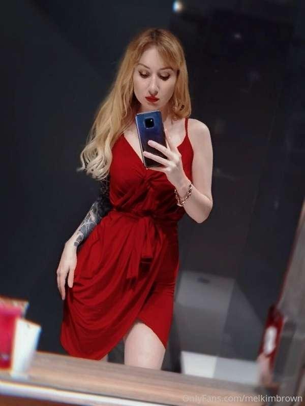 A mid-day (innocent) post! Red dress 💃🏼 and styled hair (whi..