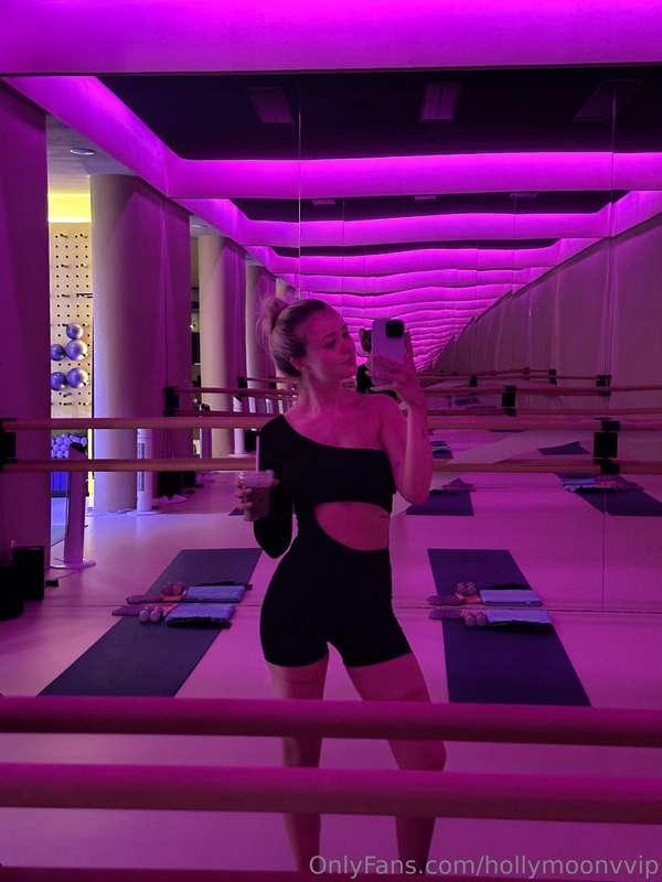 I train every day to keep my body in shape.🥰