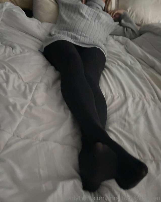 mrs_footjobqueen image #1