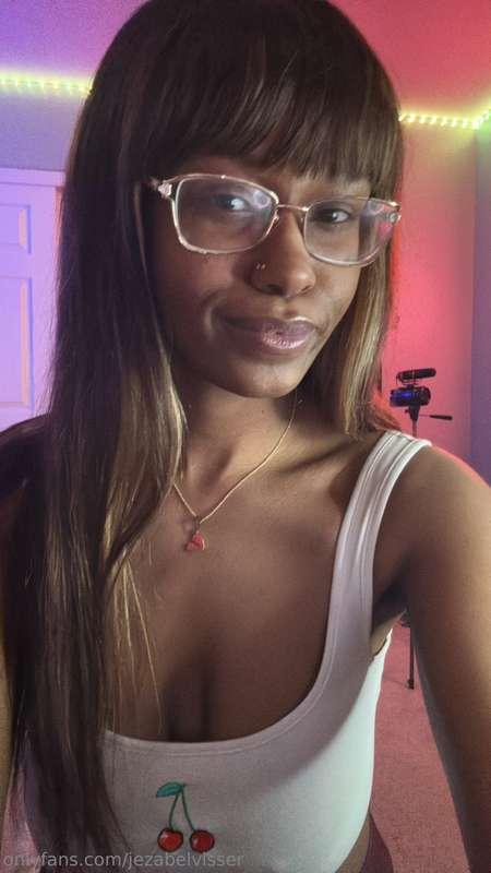 I’ll be live today at 6pm pst 💋 see you this evening 