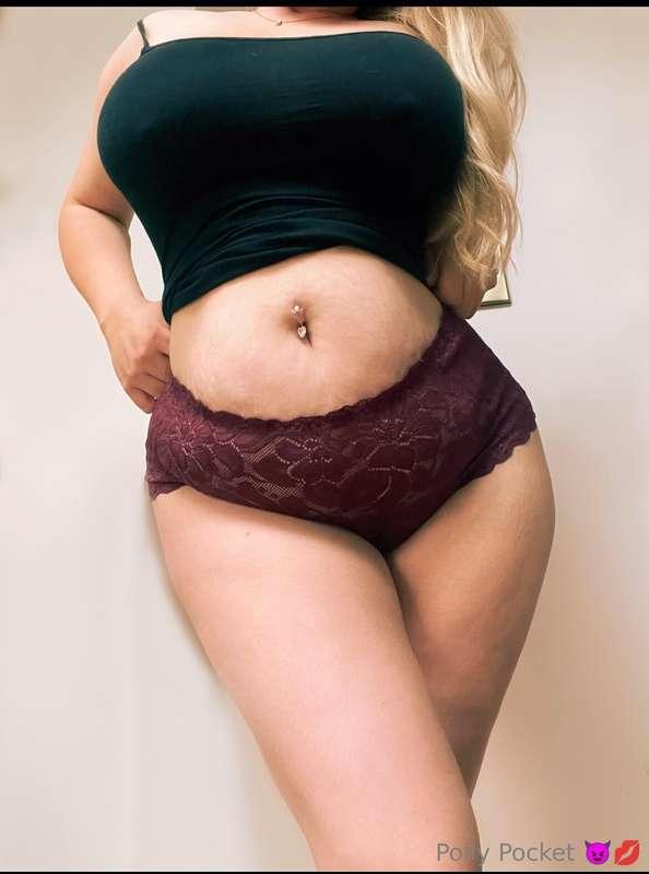 My curves don’t define me. They make me damn sexy though 💁🏼‍..
