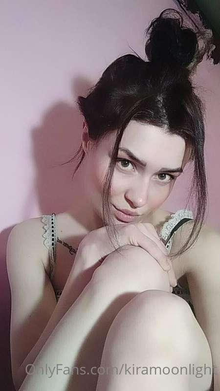 Sweet girl waiting for you to punish her 😋😍