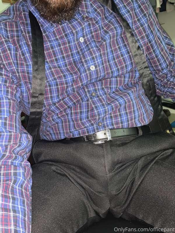 • Enjoying my pant.
• Disfrutando mi pantalón.