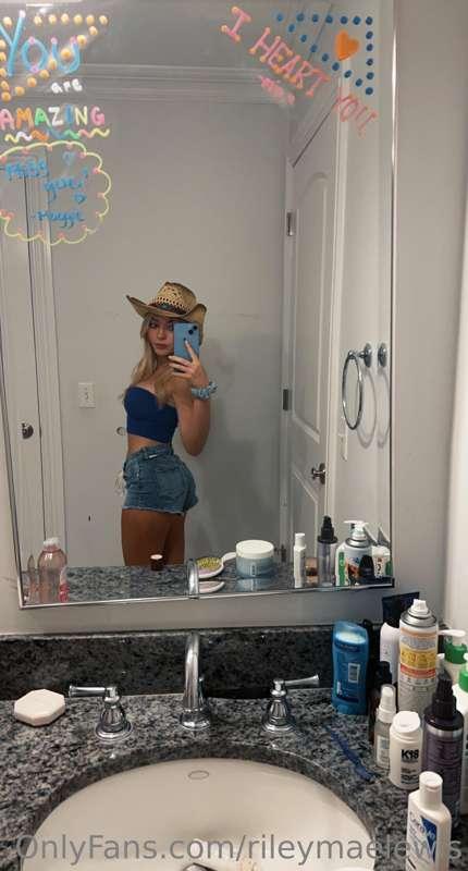 a lil throwback because i'm feelin like a cowgirl today 🤠