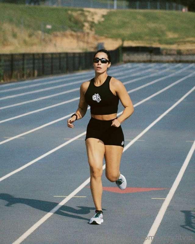 Running is a sport where you compete against yourself 🏃‍♀️