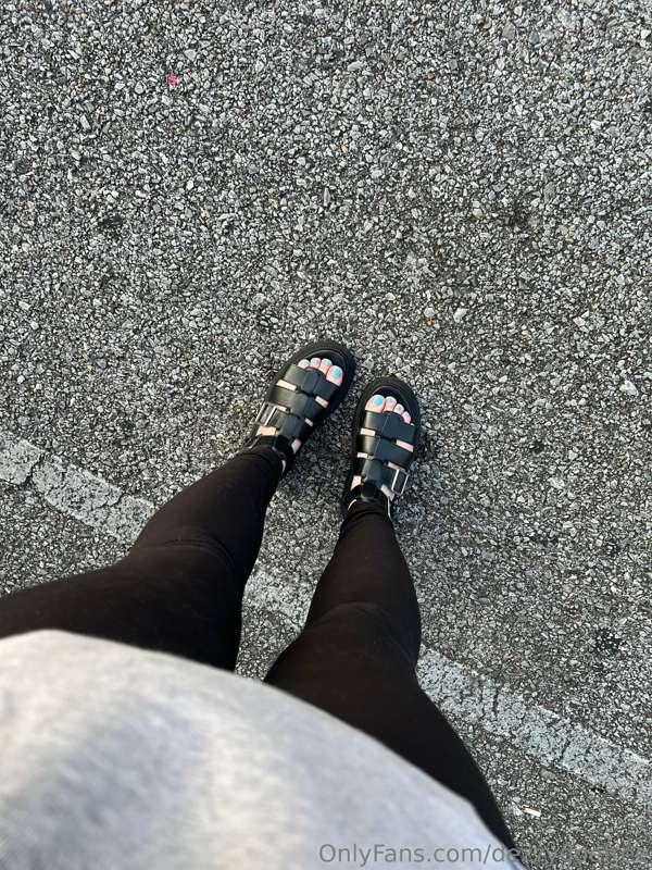 Parking lot pics 🩵
