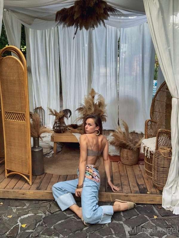 showing my stunning back 👀