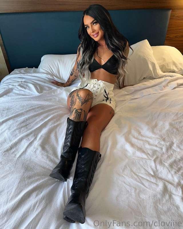 🤠⚡️ you like my boots?
