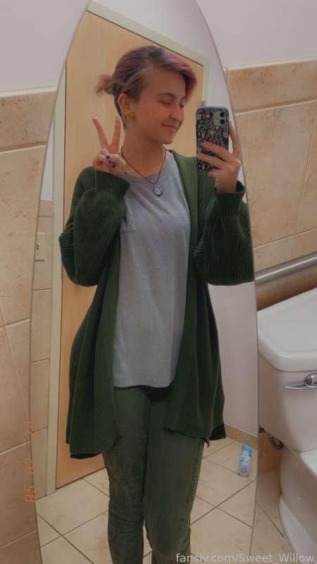Good morning!! 

This is going to be a good week!! :D 
Or else &gt;:p

I know today is only Monday but look at meeee

Also Hehe i told my nesting partner that we needa make content 🤭 so get ready for Rae to be dicked down n filled ♡ 