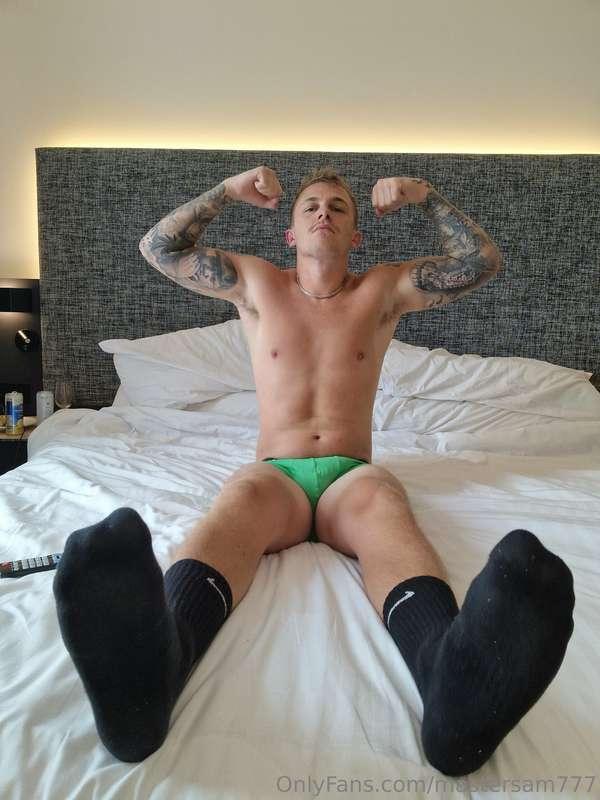 My tans looking good. Now come sniff.