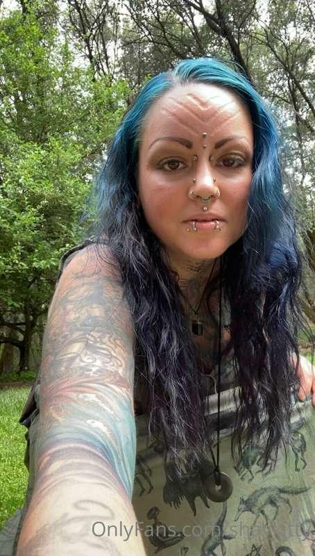 Happy 🌞day from your favorite forest witch 🌿✨
