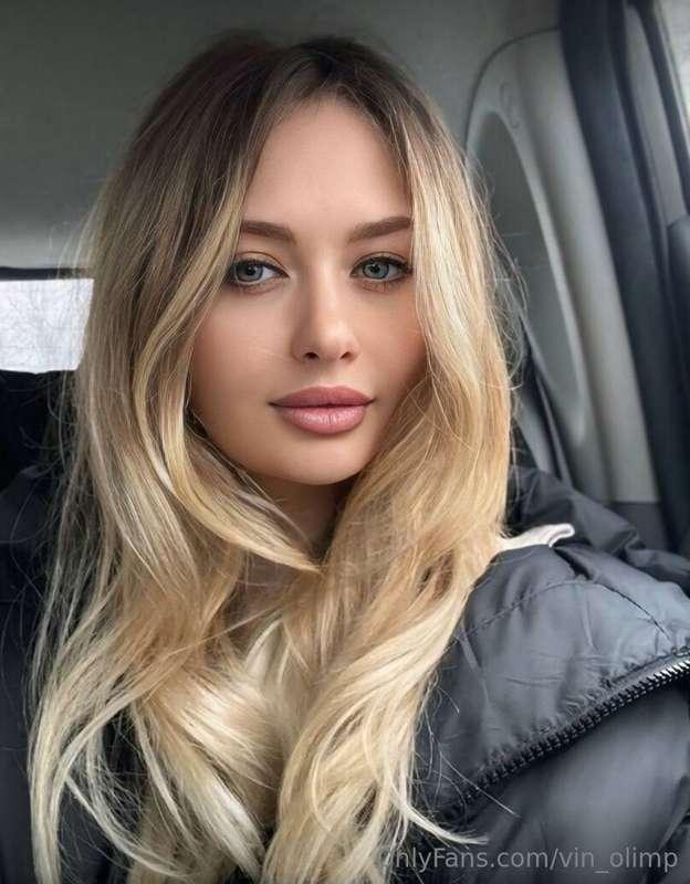 Just a friendly Ukrainian girl ➡️ 💋 @nnut_ella spreading lov..