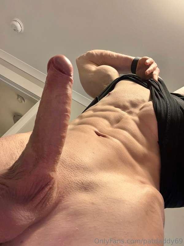 I want to feel your chin touch my balls now 😈🍆