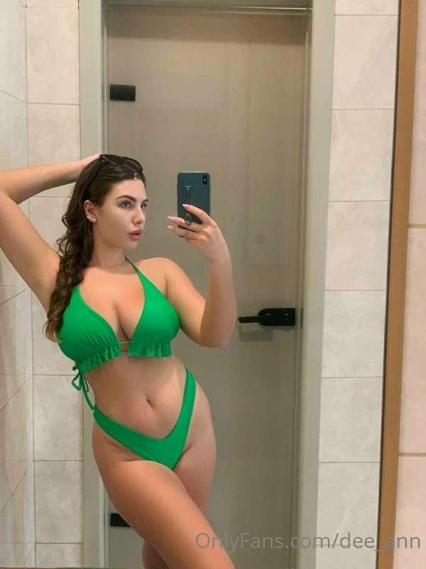 Tonight is going to be about pleasure 💦
Wanna spend this day..