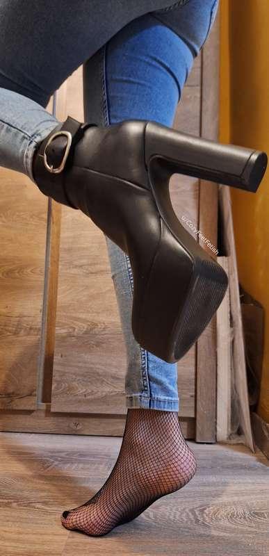 OMG! Look at this! My first high heels and i'm obsessed with..