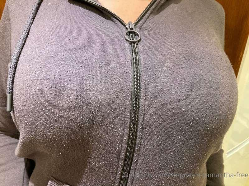 I love having my Pussy licked out 🐱👅 even when it’s by my In..
