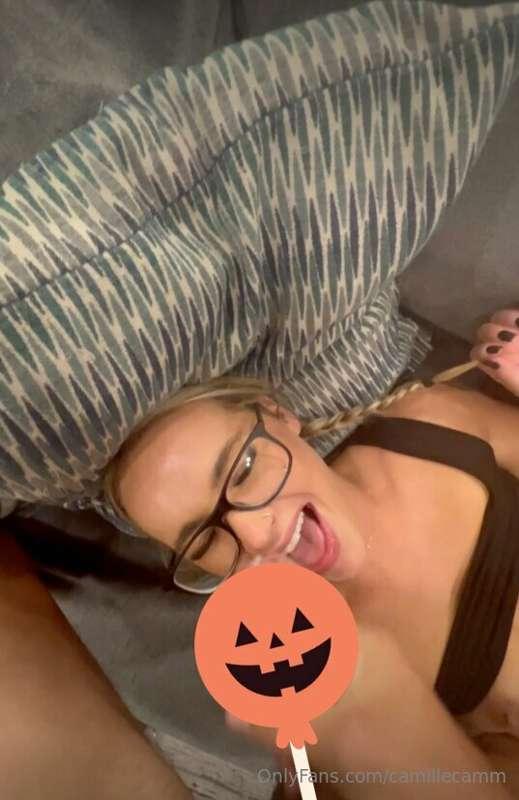 let me have that spooky treat!! 😍👅 make me the happiest girl..