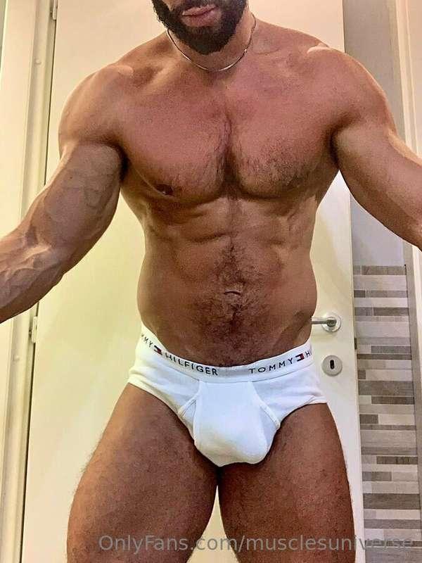 Today I introduce you hot @jamalcosta92. Hi is Italian and M..