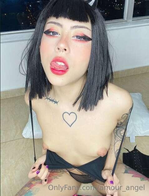 It's offensive, why is my mouth still empty...?
@bdsmmistres..