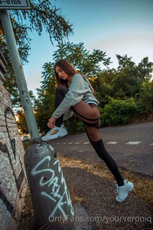 Punčocháče a na ostří 😋😋 odpolední sexy prochazka 🫣