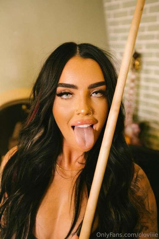 Put your tongue on mine 👅