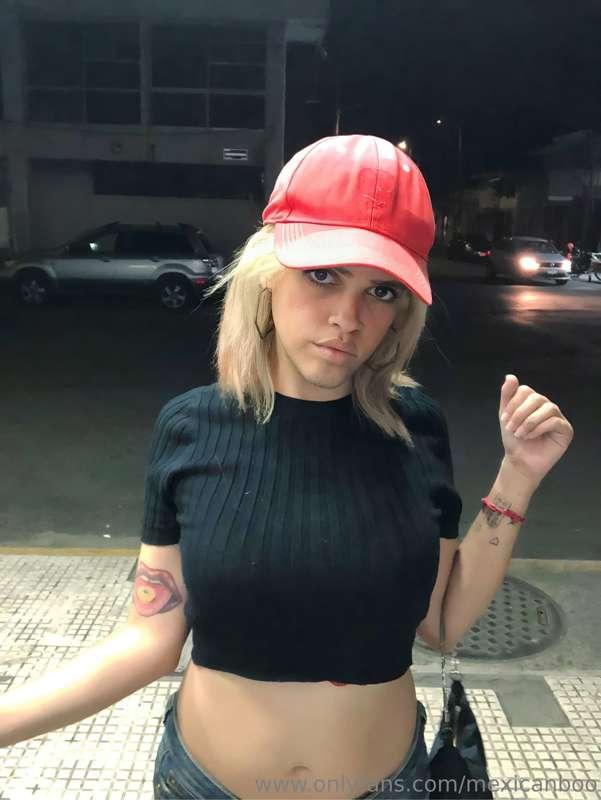 Hola 😏