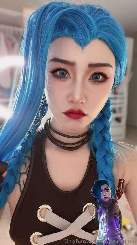 Do you like Jinx? Don't miss out on my sexy cosplay 🥰 You ca..