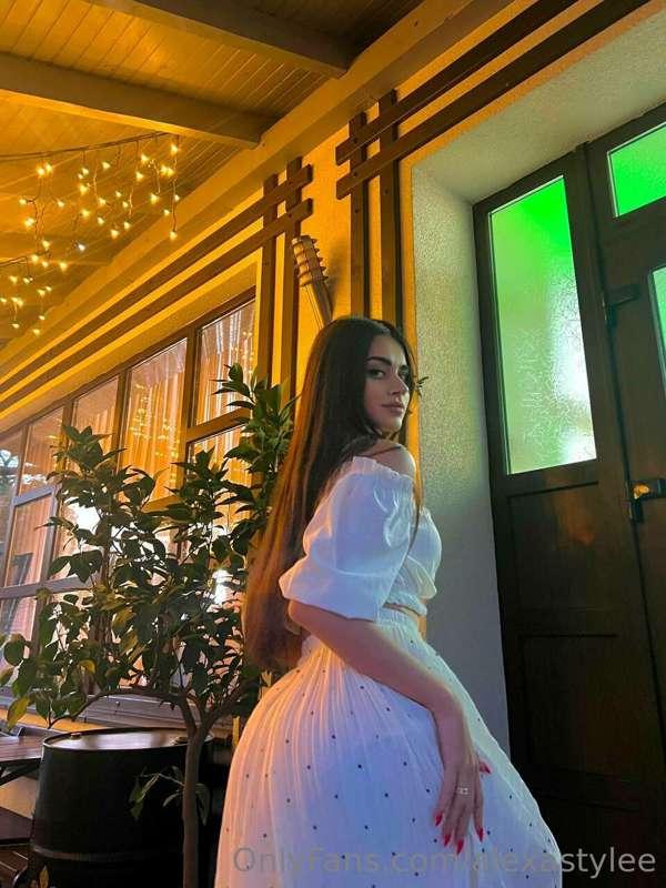 I want to feel like Cinderella, visit a beautiful magnificen..