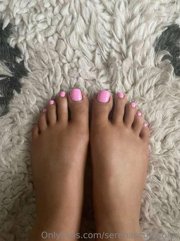 the most perfect toes 💖