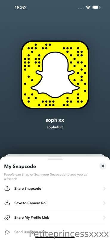 I’m finally back on Snapchat add me👀🥰