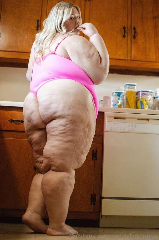 kenziekinziebbw image #4