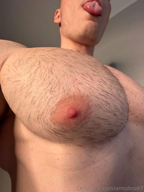 Lovely suckable pecs 😍😰🐮🔥