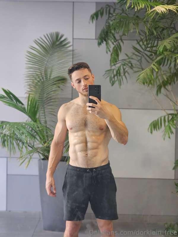 Warning: Mirror’s on fire 🔥🔥 Can you handle the heat? 😉