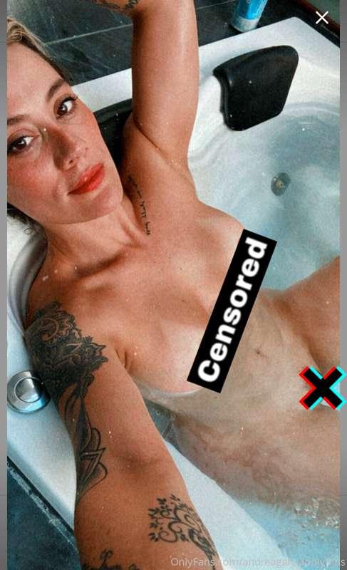Esta fotografía sin censura disponible por solo 9 dólares In..