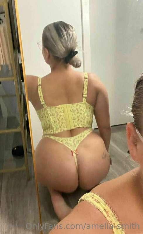 should I post booty pictures more often? 🤓