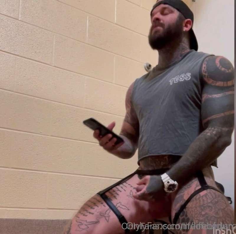 On my lunch break, getting my hole destroyed!! 
@mrfreaky89