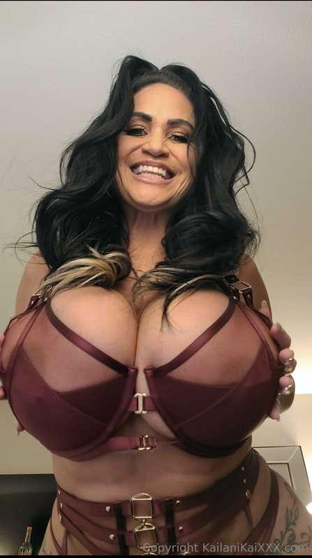 💦😜 It’s Milf Monday 😜💦
How do you plan on pleasing your favo..