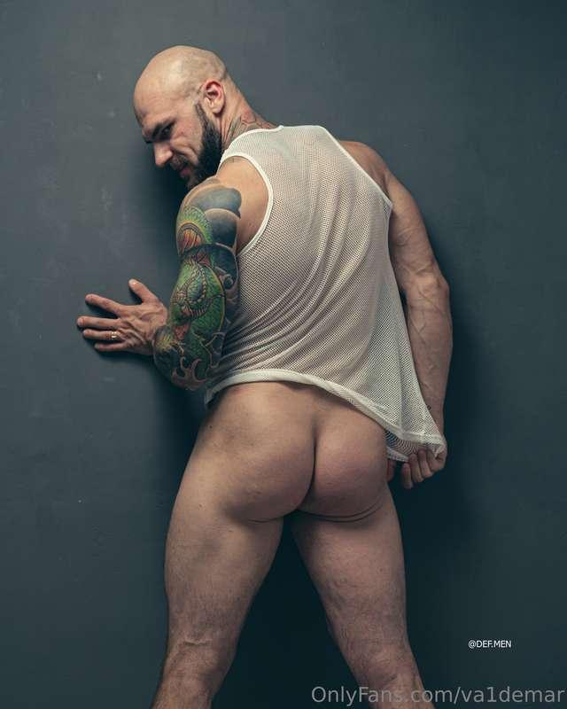 I bet you can’t look away now.