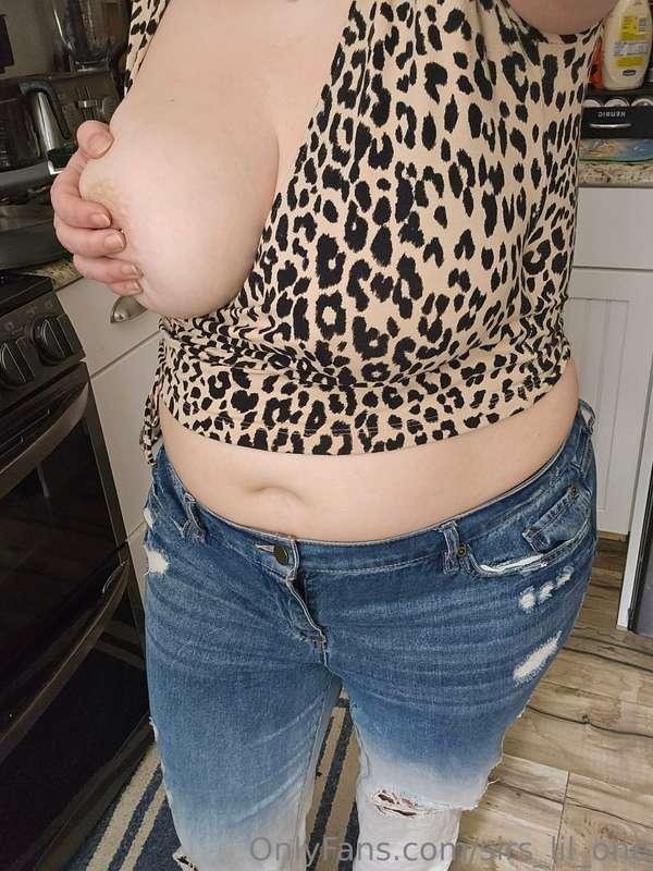 On my way to a photo shoot. I love how easy access this top ..