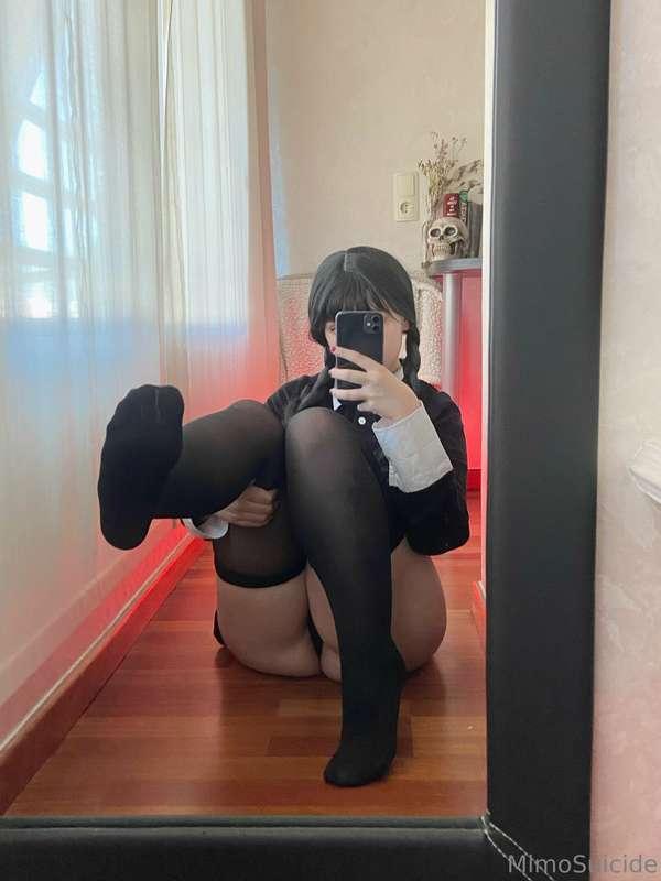 What about a footjob with stockings? 🧐