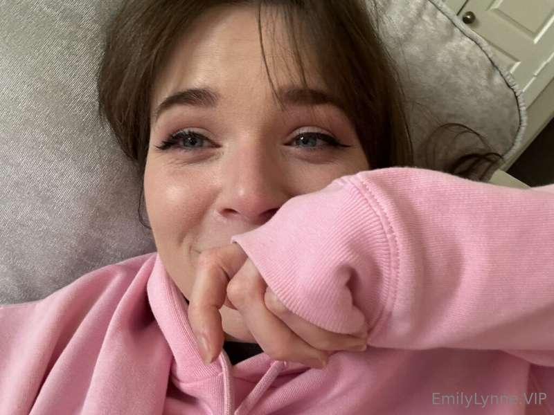 i just want a nice cutie boy to cover me in kisses until i b..