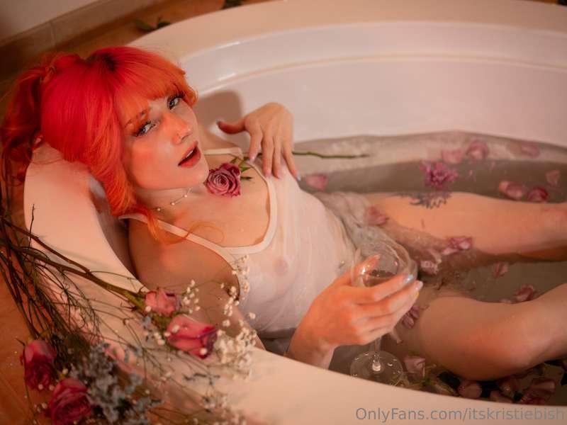 Cum worship me in the bath, every inch of my soft moist skin..